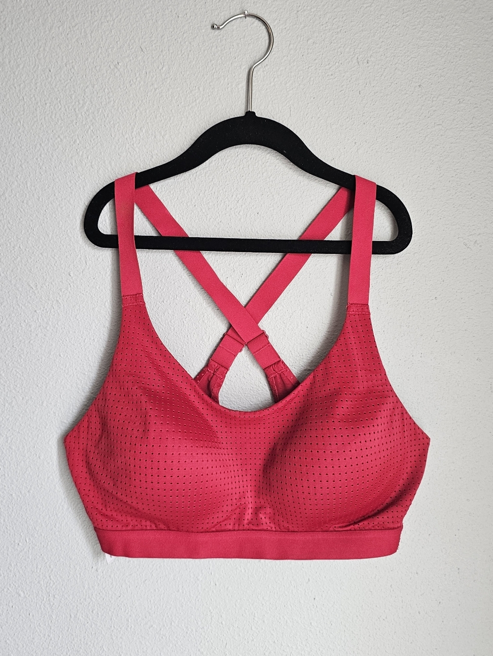 VSX Cross Back Mesh Sports Bra 34C  Red Lacquer Medium Impact
